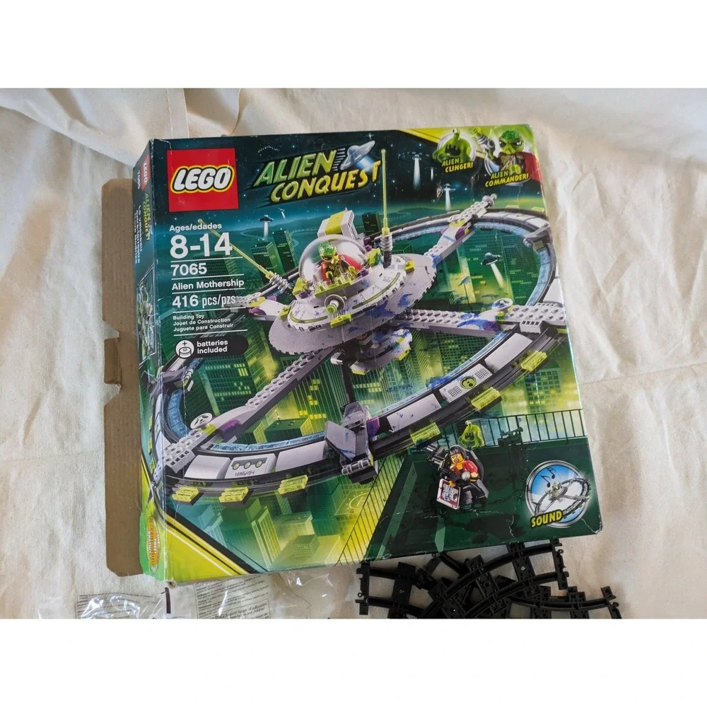 Lego Alien Conquest Alien Mothership 7065 Set New Bags Box 90% Complete - Picture 6 of 7